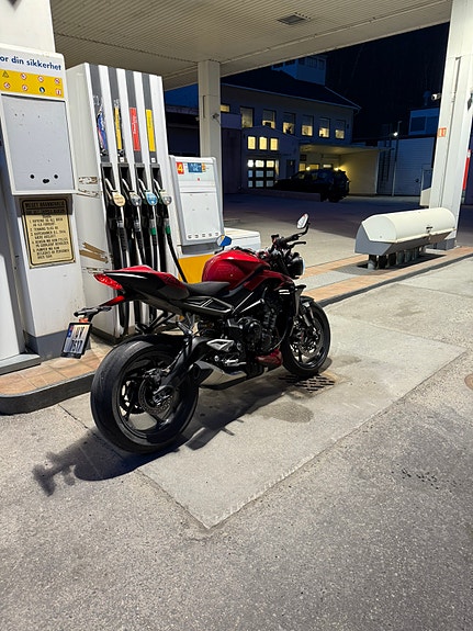 Triumph Street Triple RS 765 2 of 10