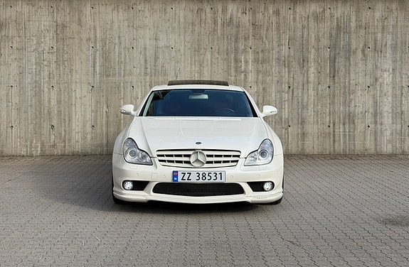 Mercedes-Benz CLS55 2 of 5