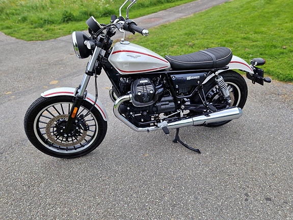 Moto Guzzi V9 Roamer 4 of 5