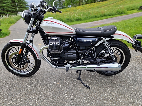 Moto Guzzi V9 Roamer 3 of 5