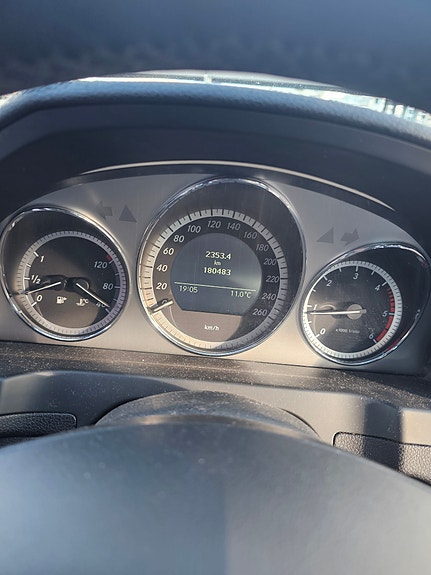Mercedes-Benz C200 9 of 11