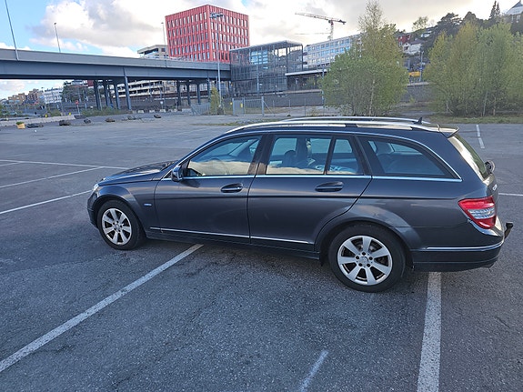 Mercedes-Benz C200 2 of 11