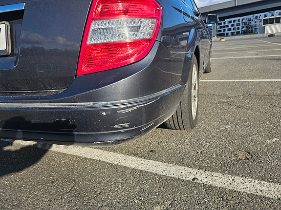 Mercedes-Benz C200 7 of 11
