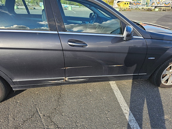 Mercedes-Benz C200 5 of 11