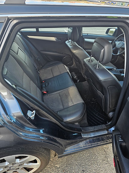 Mercedes-Benz C200 11 of 11