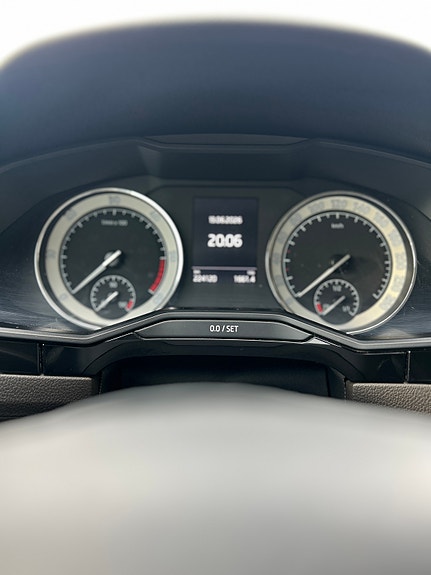 Skoda Superb 17 of 21