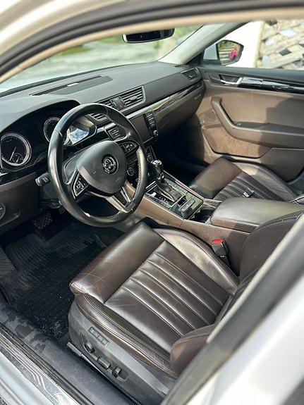 Skoda Superb 9 of 21