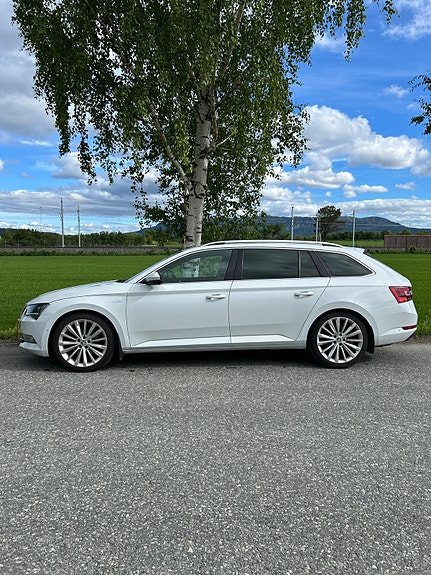 Skoda Superb 2 of 21