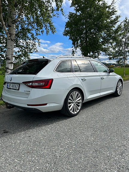 Skoda Superb 5 of 21