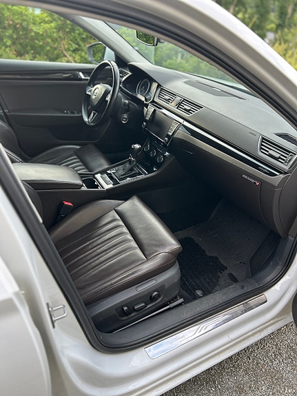 Skoda Superb 16 of 21