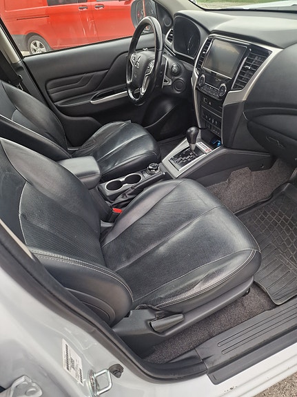 Mitsubishi L200 14 of 27