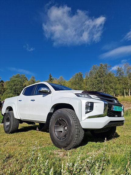 Mitsubishi L200 2 of 27