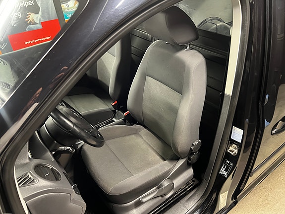 Volkswagen Caddy Maxi 27 of 30