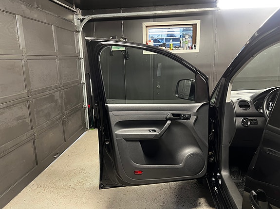 Volkswagen Caddy Maxi 24 of 30