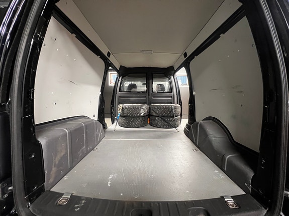 Volkswagen Caddy Maxi 19 of 30