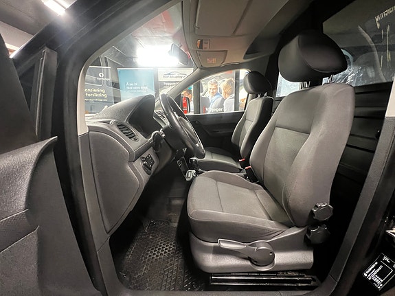 Volkswagen Caddy Maxi 28 of 30