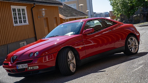 Alfa Romeo GTV 2 of 5