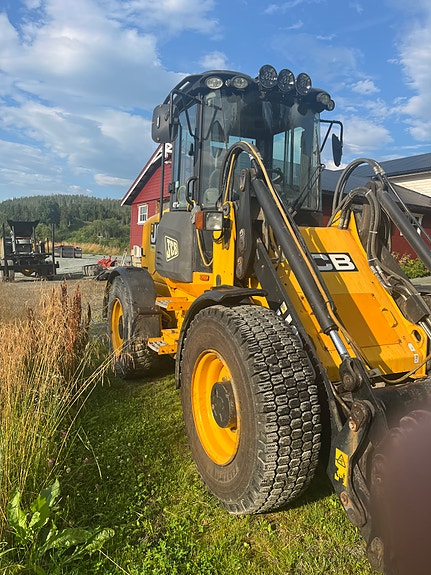 JCB 411 2 of 5