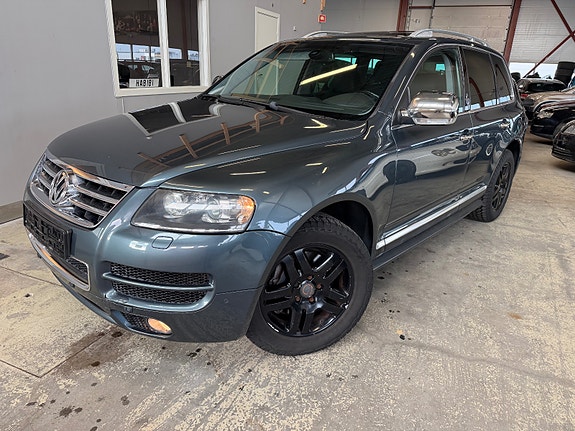 Volkswagen Touareg 2 of 5