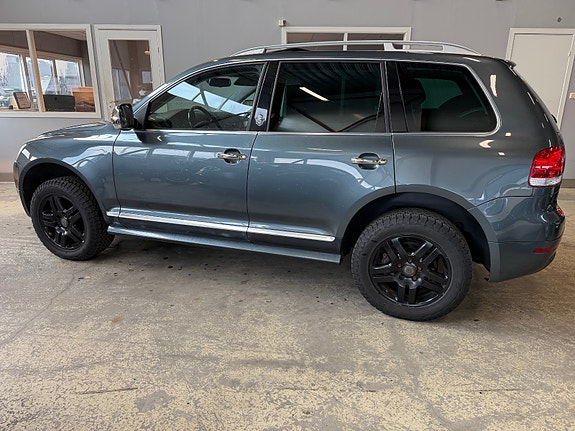 Volkswagen Touareg 3 of 5
