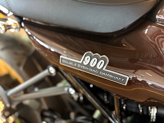 Kawasaki Z 900 RS 8 of 16