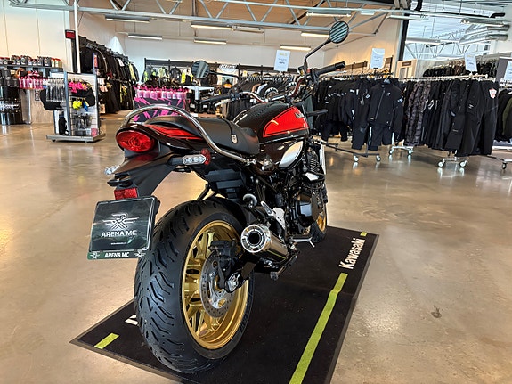 Kawasaki Z 900 RS 3 of 5