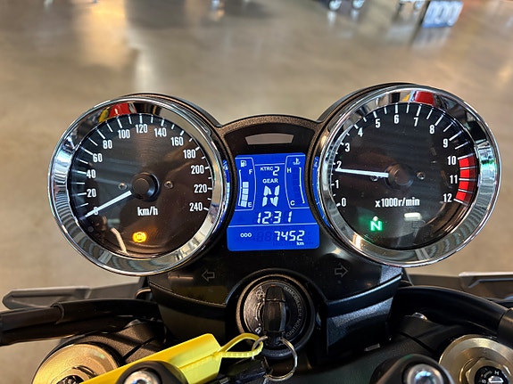 Kawasaki Z 900 RS 16 of 16
