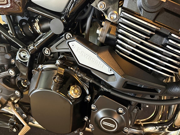 Kawasaki Z 900 RS 13 of 16
