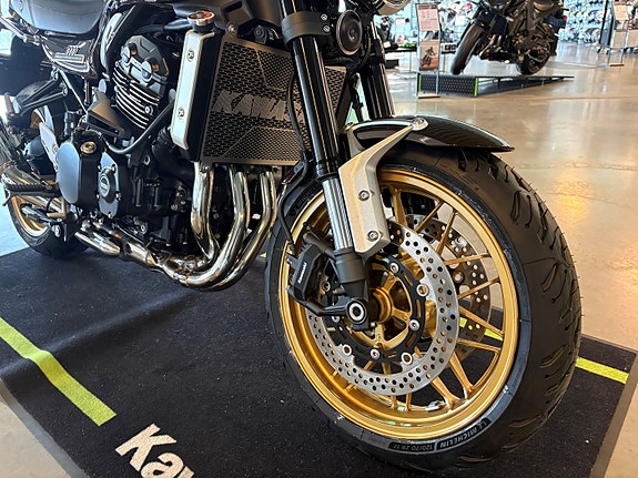 Kawasaki Z 900 RS 11 of 16