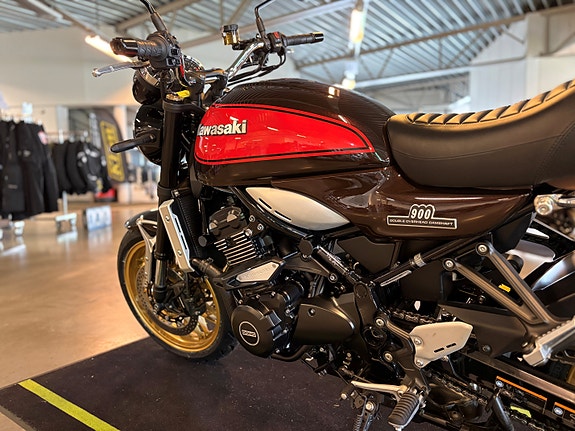 Kawasaki Z 900 RS 5 of 5