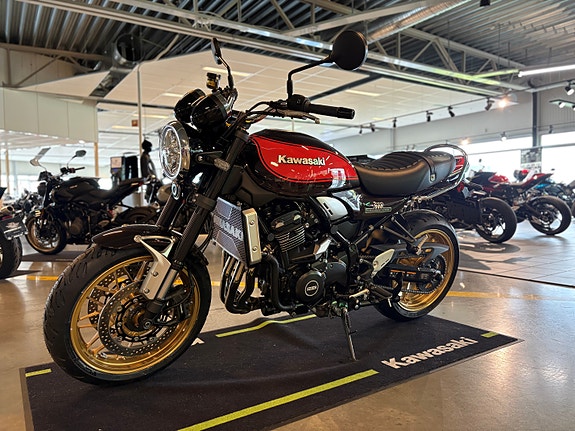 Kawasaki Z 900 RS 4 of 5