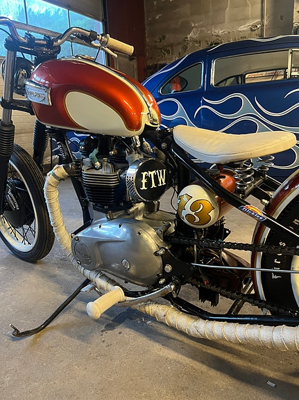 Triumph Bonneville T120 2 of 5