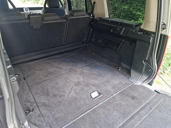 Land Rover Discovery 16 of 28