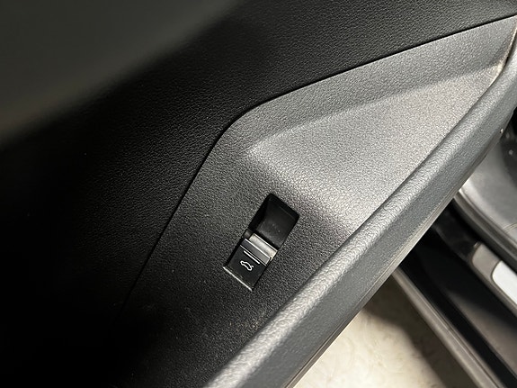 Audi e-tron 28 of 30