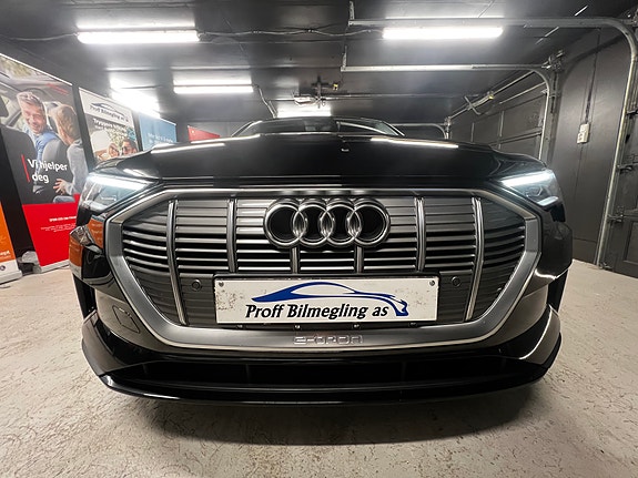 Audi e-tron 9 of 30