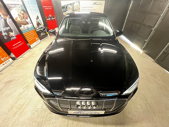 Audi e-tron 8 of 30