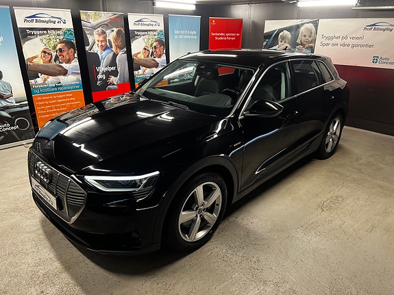 Audi e-tron 2 of 5