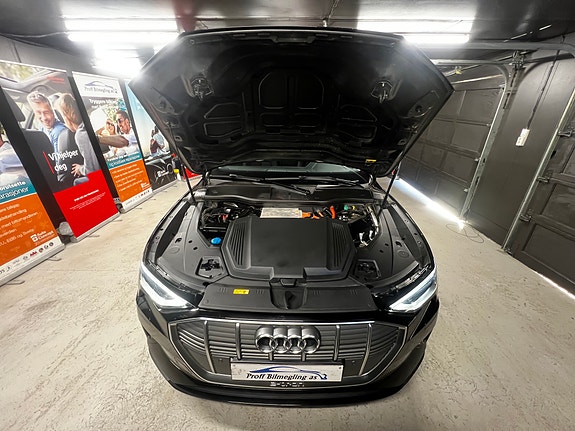 Audi e-tron 10 of 30