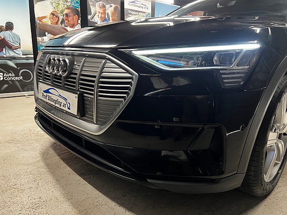 Audi e-tron 12 of 30