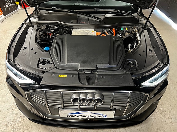 Audi e-tron 11 of 30