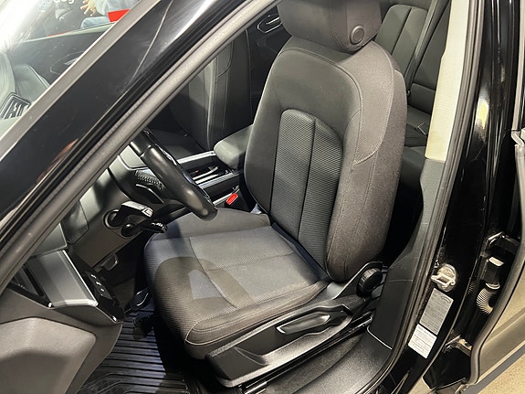 Audi e-tron 29 of 30