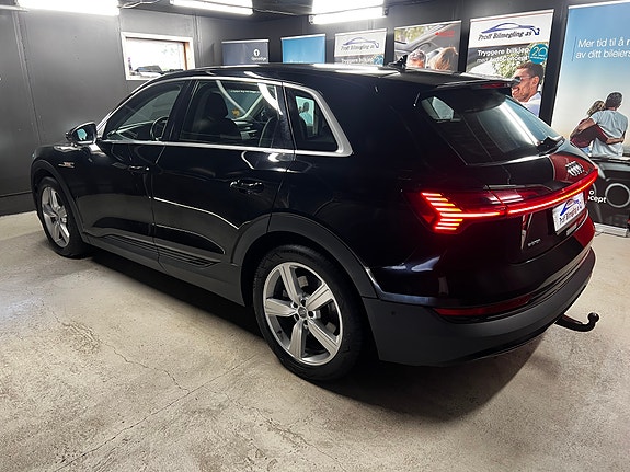 Audi e-tron 5 of 5
