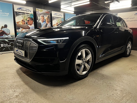 Audi e-tron 4 of 5