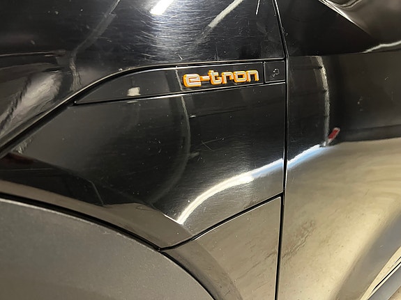Audi e-tron 14 of 30