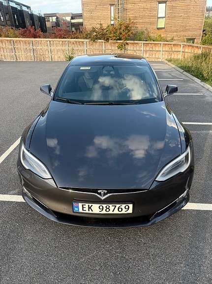 Tesla Model S 8 of 11