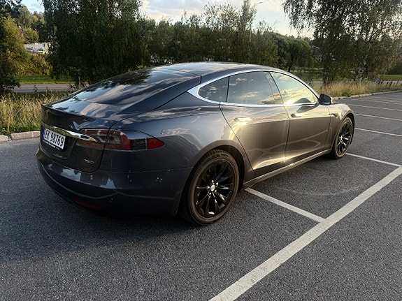 Tesla Model S 5 of 11