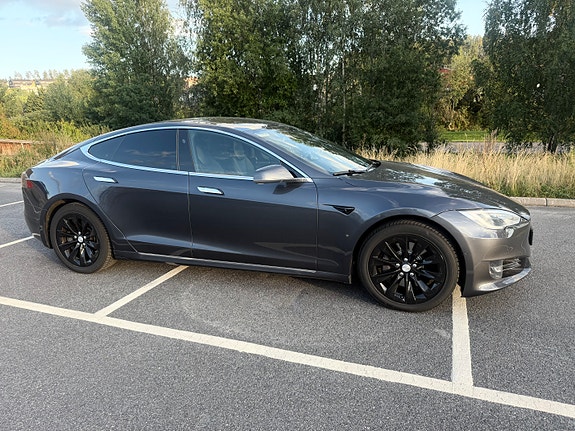 Tesla Model S 3 of 11
