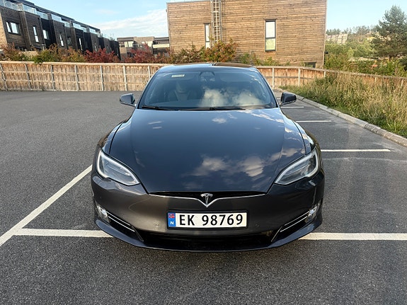 Tesla Model S 2 of 11