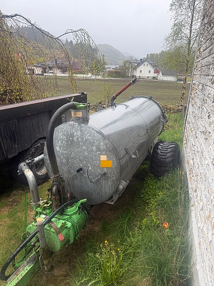 Bauer 3900 liters vakumvogn med kanon 2 of 5