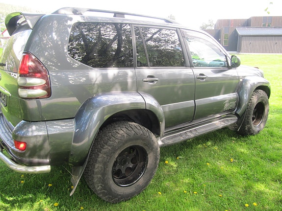 Toyota Land Cruiser 7 of 30